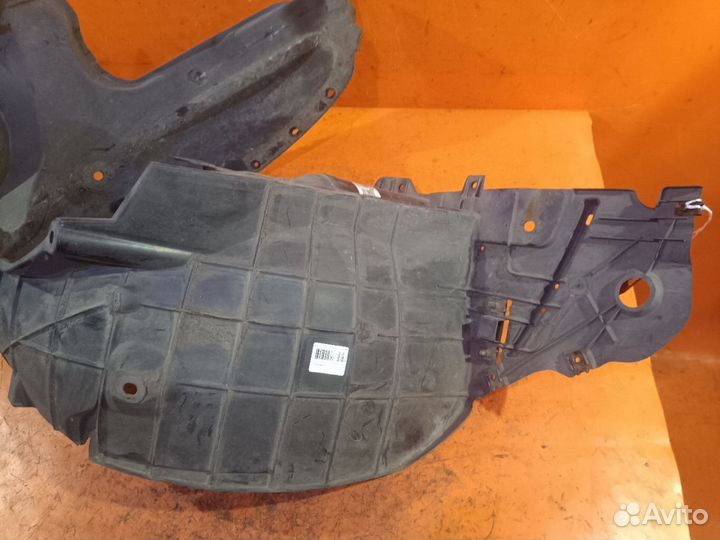 Подкрылок Nissan Note E11 передний правый