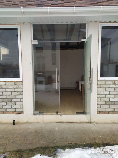 Стеклянные перегородки и двери/алюминиевые двери