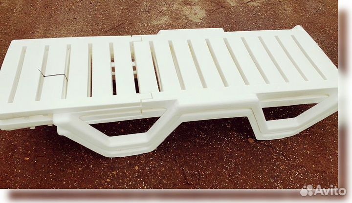 Пластиковый шезлонг лежак пляжный новый арт 123213