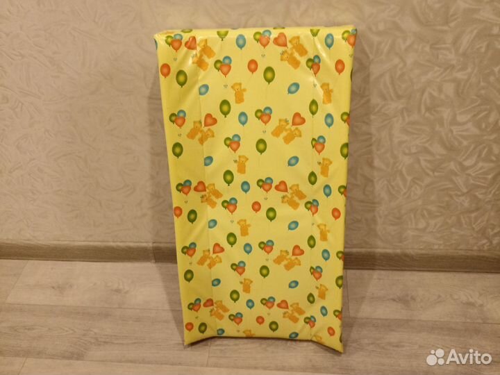 Пеленальная доска на кроватку