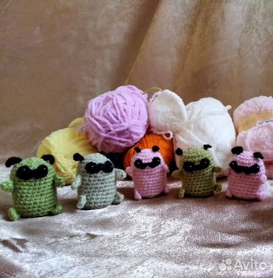 Вязаные мопсики -брелки