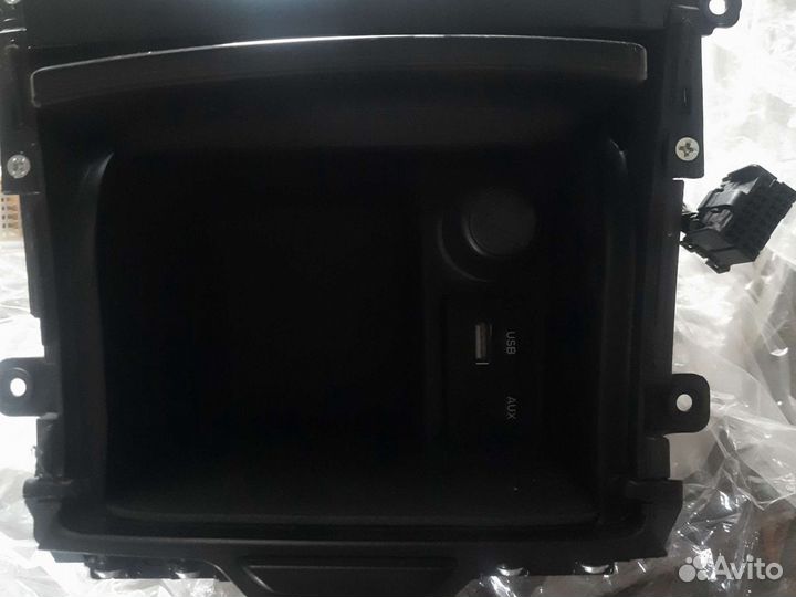 Бардачок AUX USB i40