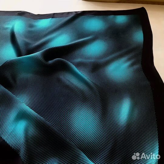 Берет перчатки платок