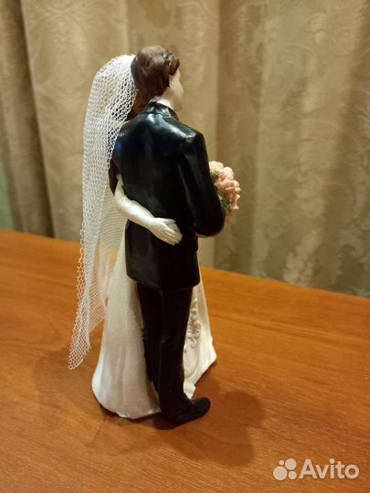 Свадебная статуэтка. Жених и невеста