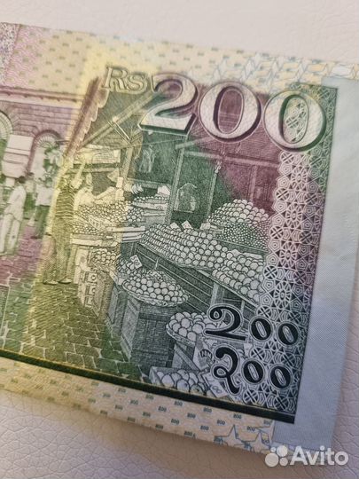 Банкнота Маврикий 200 рупий 2010 пресс-UNC