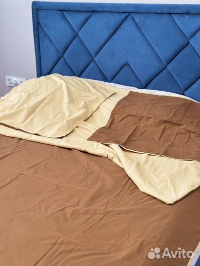 Двухстороннее двуспальное постельное белье