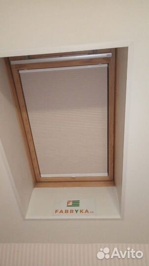 Светлые шторы на косые окна