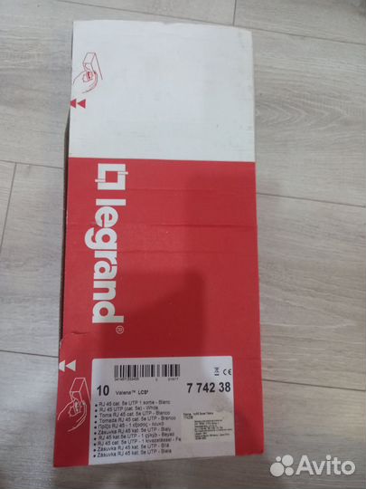 Розетка компьютерная Valena