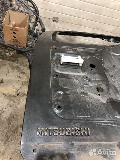 Крышка багажника mitsubishi pajero 4