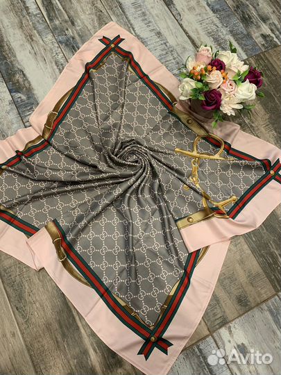 Шелковый платок Gucci серый с розовым