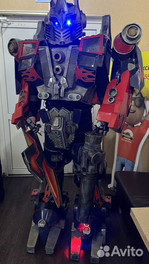 Робот-трансформер Оптимус Прайм