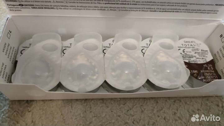 Однодневные контактные линзы Alcon Dailes Total