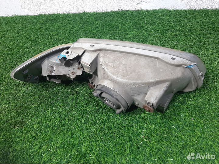 Фара левая на Toyota Corolla 8 E110