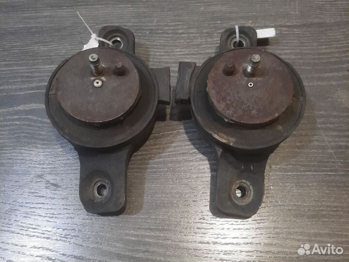 Опора двигателя Правая/Левая Subaru Legacy