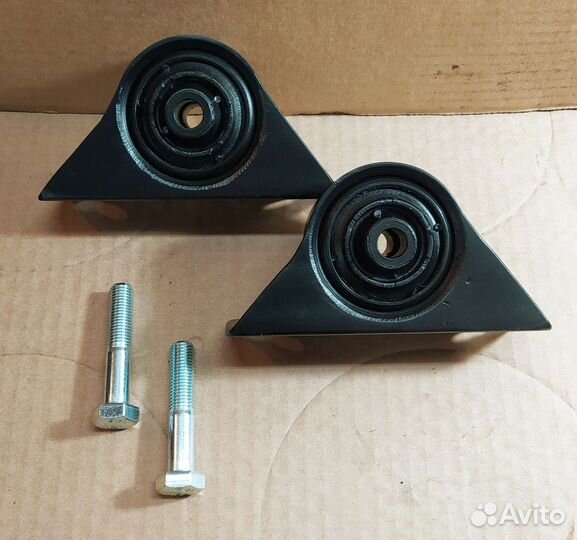 Кастомные опоры подрамника Опель Омега