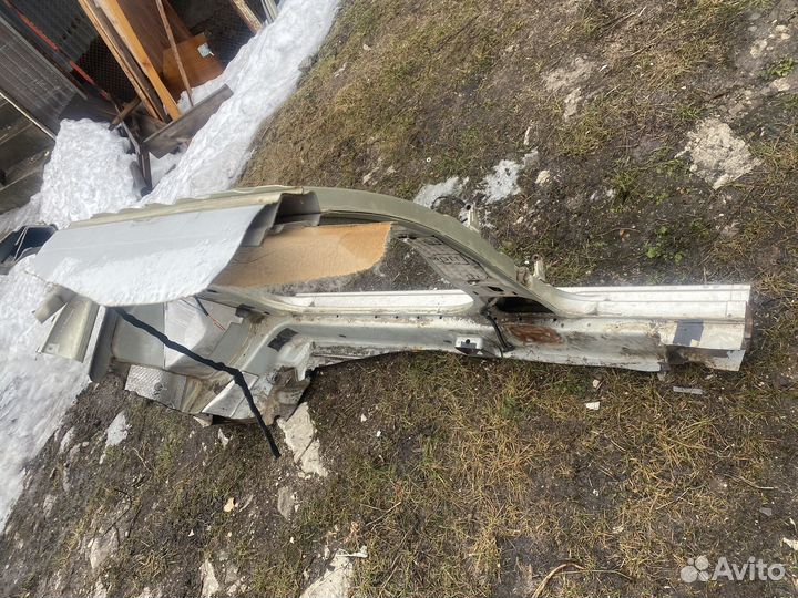Стойка боковая правая калина