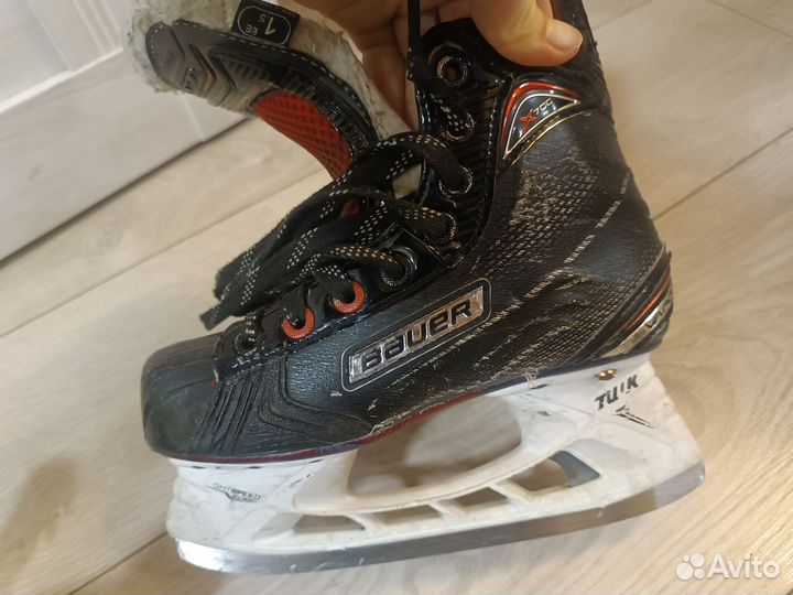 Коньки хоккейные Bauer vapor x700