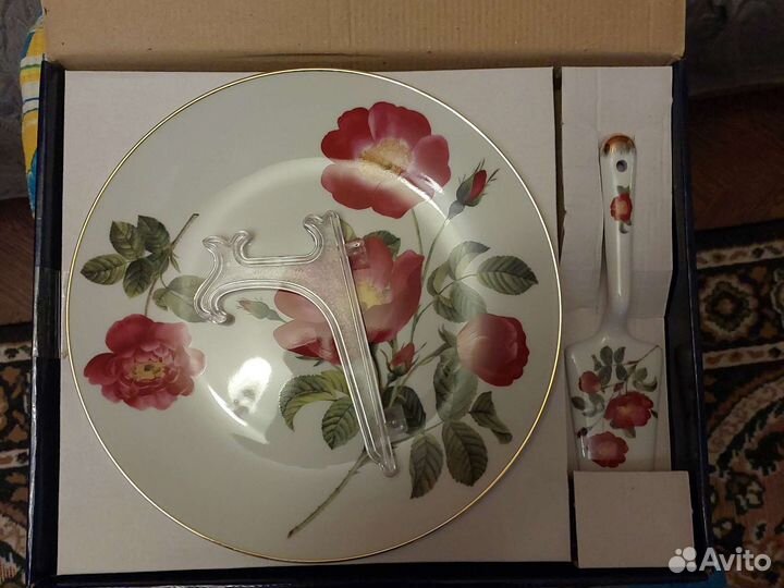 Тортовница с лопаткой фарфор