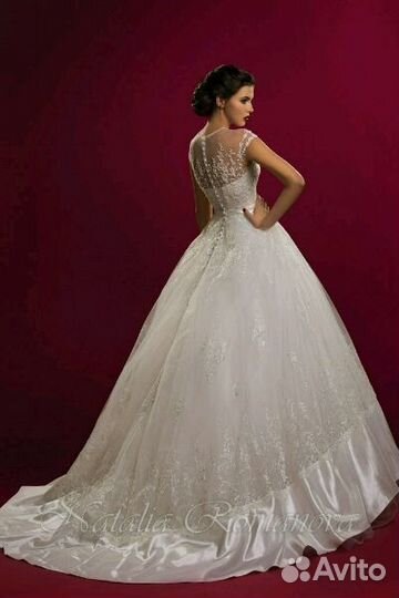 Дорогое свадебное платье