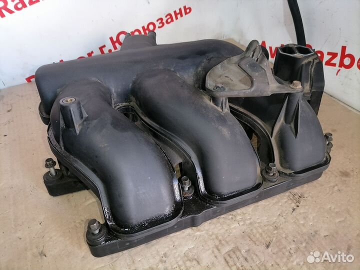 Колектор впускной Ford Maverick 3.0 03г.в. дорест