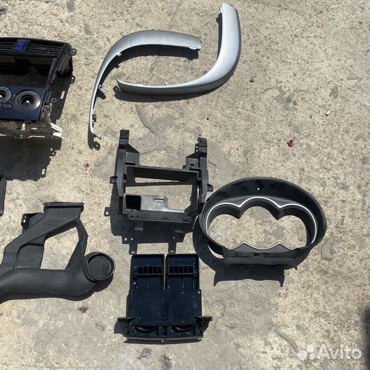 Пластик салона Mitsubishi Colt 2003