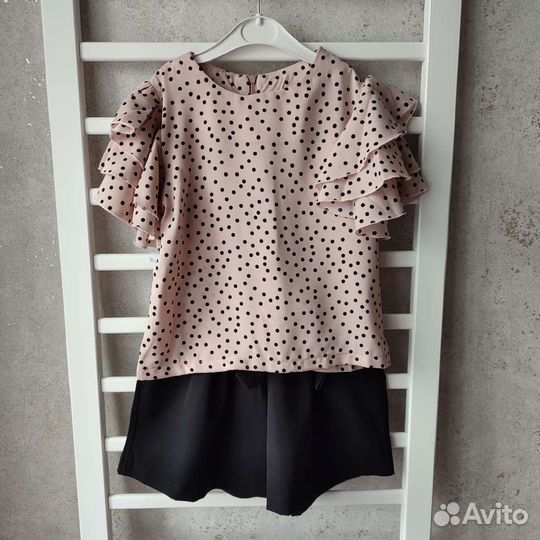 Костюм на девочку шорты и блузка