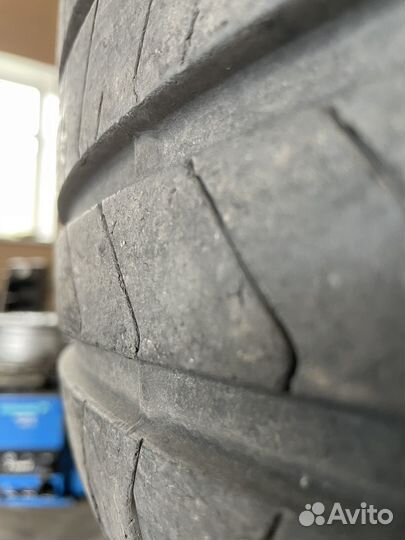 Pirelli P Zero PZ4 295/35 R21 и 315/30 R22 107Y