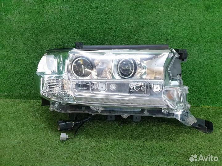Фара правая Toyota Land Cruiser