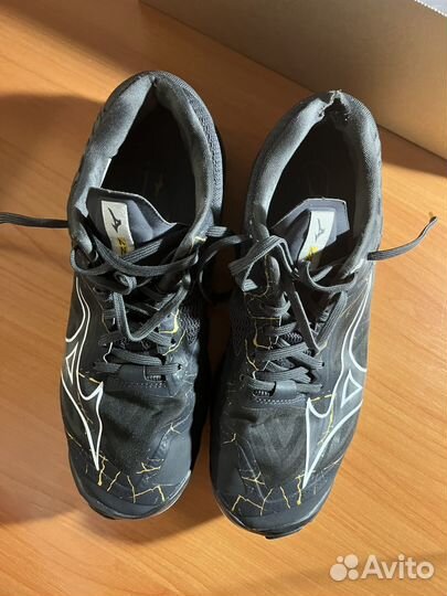 Mizuno wave lightning Z7