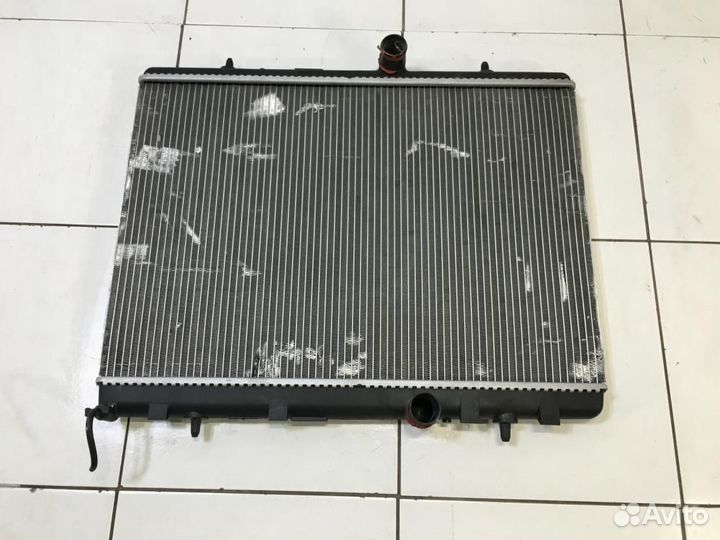 Радиатор охлаждения двигателя Citroen DS5 K