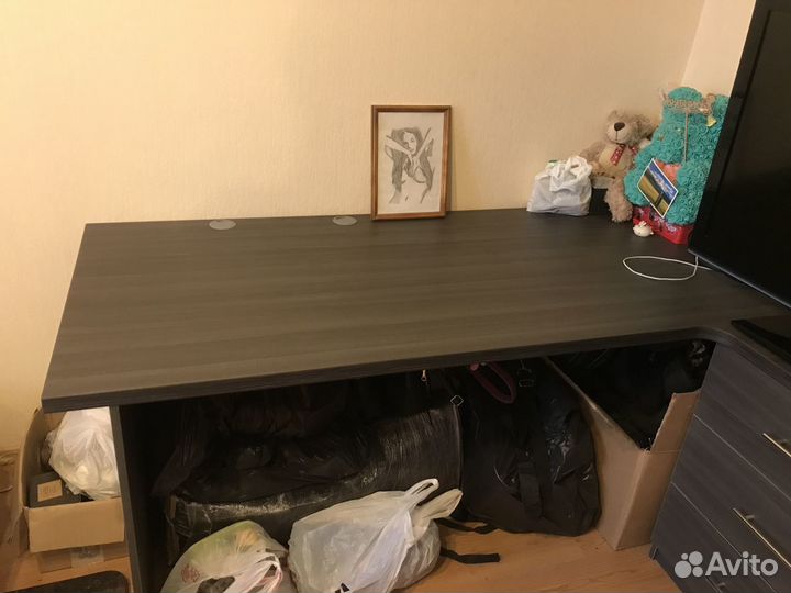 Письменный стол с ящиками