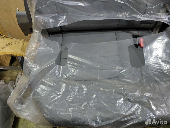 Сиденья3 й ряд Toyota LC200