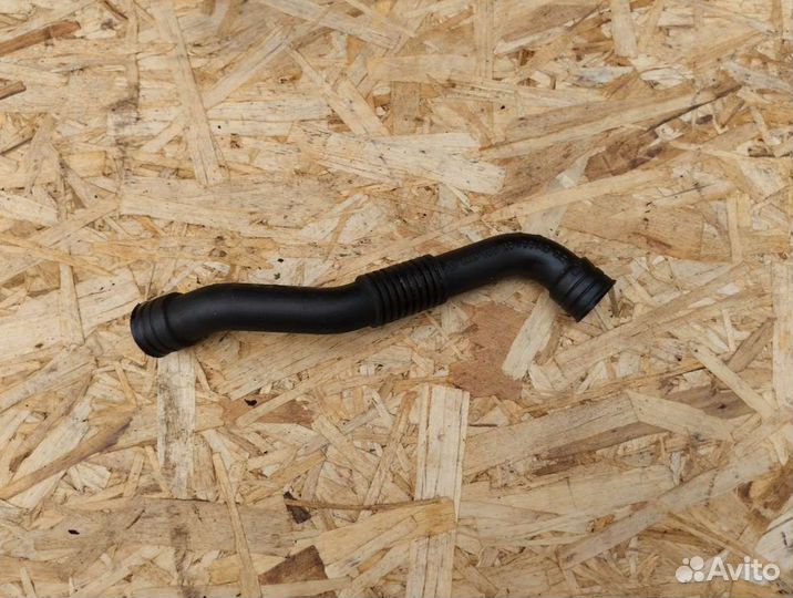 Патрубок вентиляции картера Volkswagen Passat B5