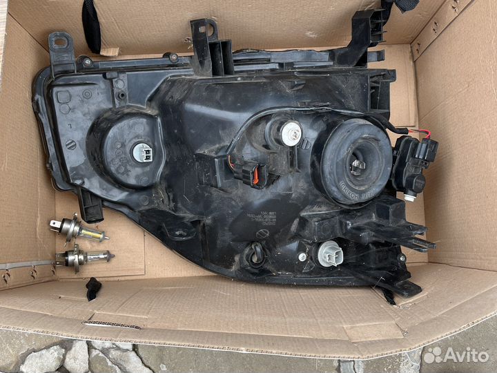 Левая фара на nissan x treil t 31