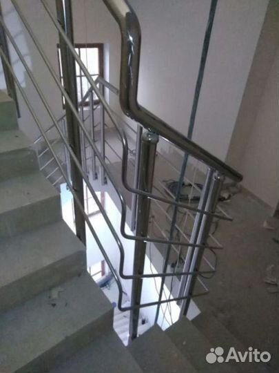 Перила из нержавейки для бассейна