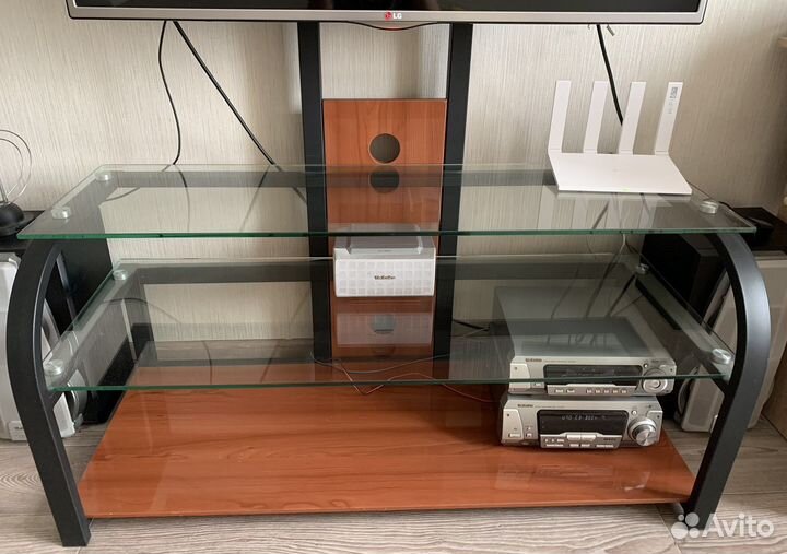 Стеклянная тумба под тв