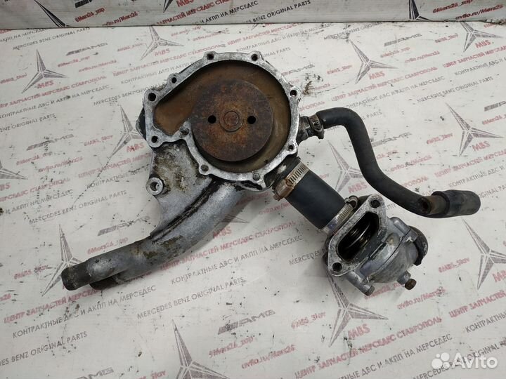 Помпа m102 w124 Mercedes с термостатом (дефект)