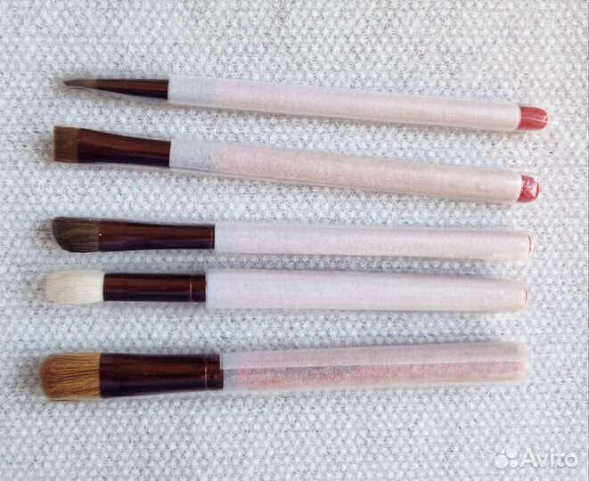 MAC: кисти, две косметички, палетка для теней
