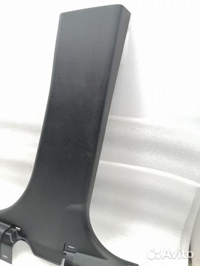Накладка стойки правая Mitsubishi Outlander Xl
