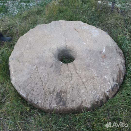 Жернов мельничный