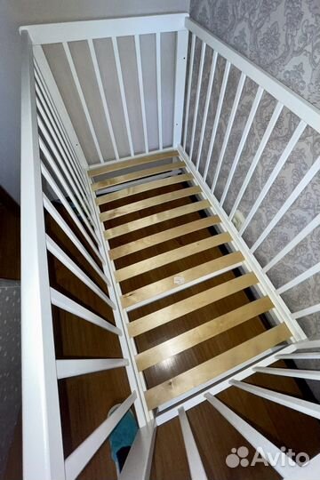 Детская кровать с матрасом и наматрасником