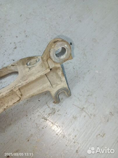 Кронштейн двигателя Renault Megane K4M 2008