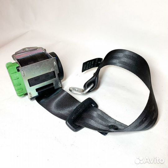 Ремень безопасности задний на Skoda Octavia A5