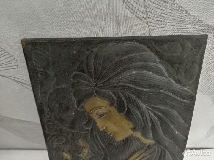 Чеканка СССР Девушка с 2-мя цветками