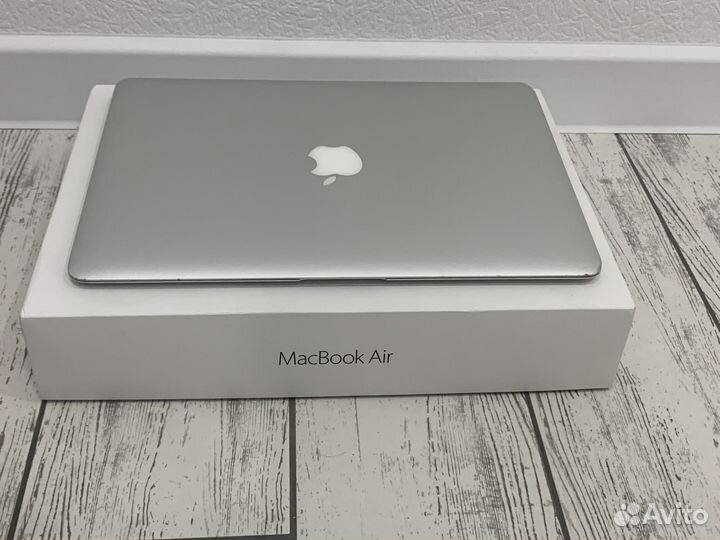 MacBook Air 2016 i5/ 8 /128gb