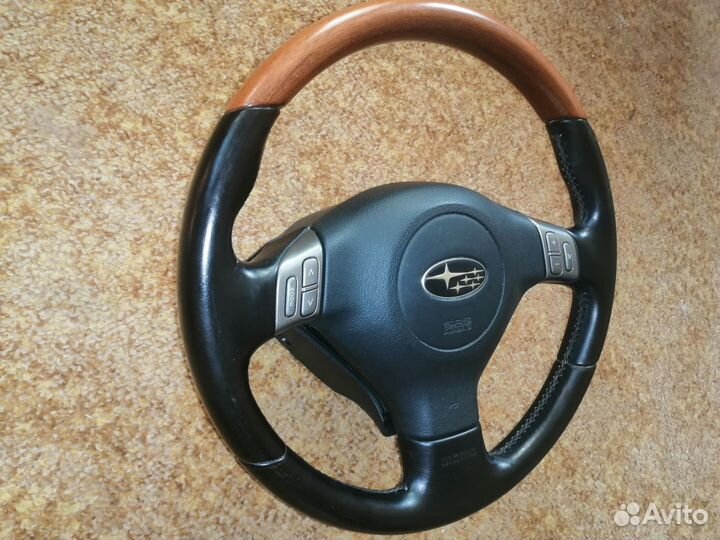 Руль Субару Момо