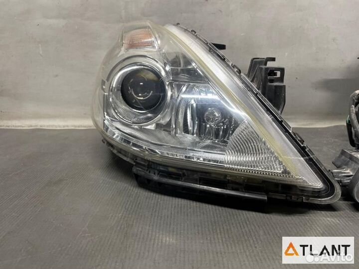 Фара передняя nissan tiida