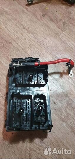 Блок предохранителей Opel Astra J 2010-2017