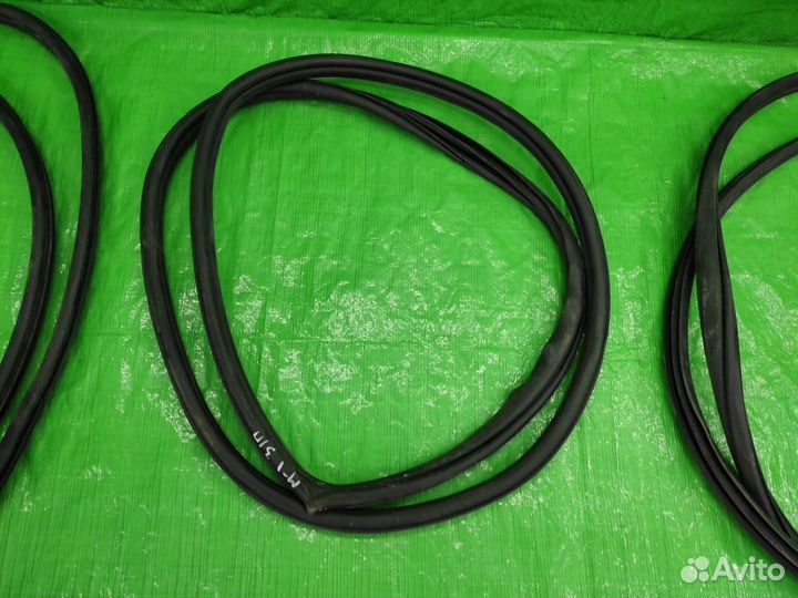 Уплотнитель проема двери Mazda CX-7