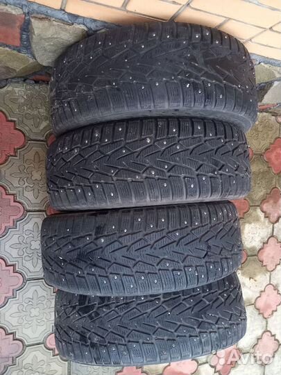 Nokian Tyres Hakkapeliitta 7 SUV 215/65 R16 102T